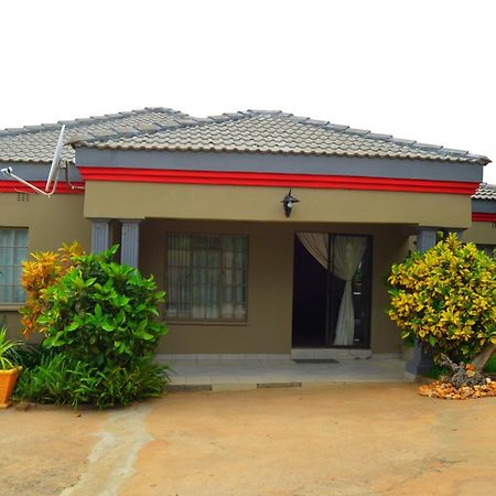 Chobe Kulotu Guest House Касане Экстерьер фото